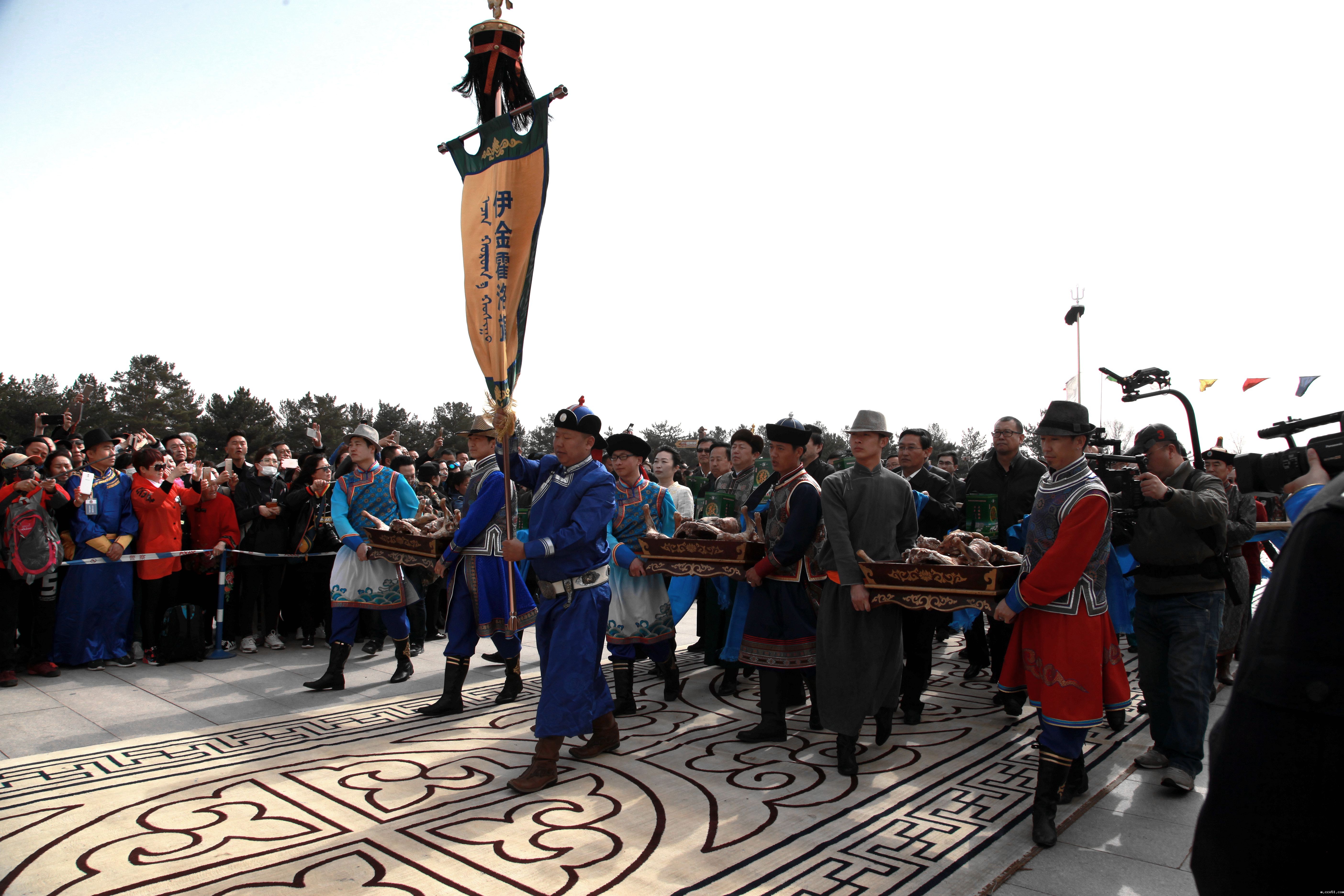 组照：《成陵苏勒德大典》