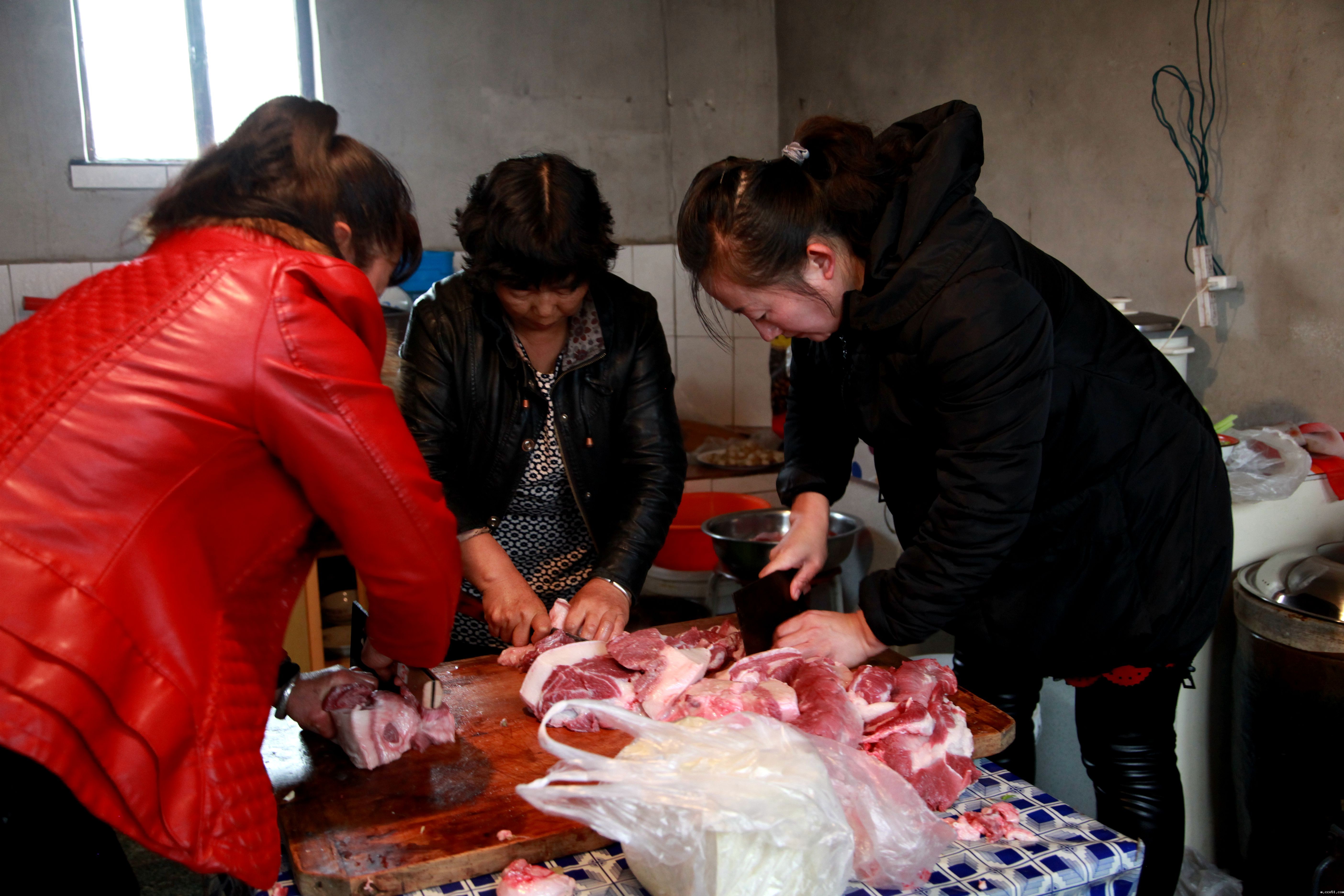 组照：《农村杀猪菜》